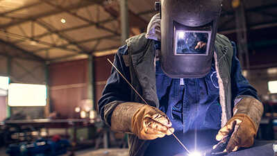 A job as a welder, a skillful profession
